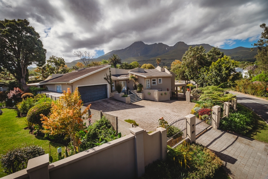 7 Bedroom Property for Sale in Fernridge Western Cape